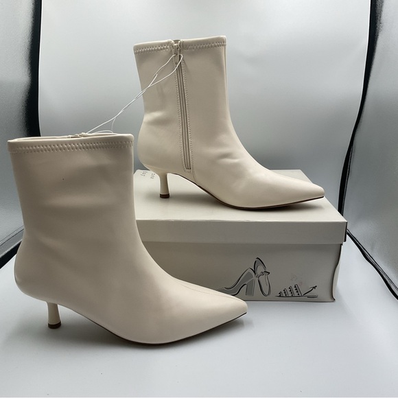 Women's Lonnie Kitten Heel Stretch Ankle Boots A New Day White Size 8.5 NWT SH2 - Picture 2 of 6